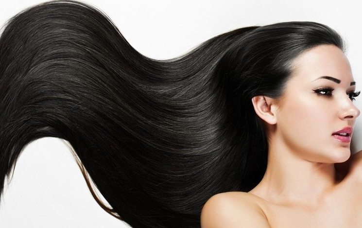 Using Natural Hair Care Products To Get Silky And Strong Hair
